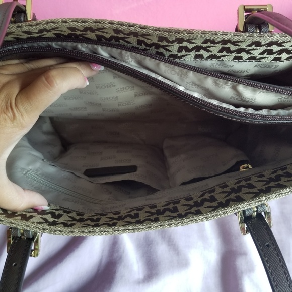 Michael Kors purse - Picture 3 of 4